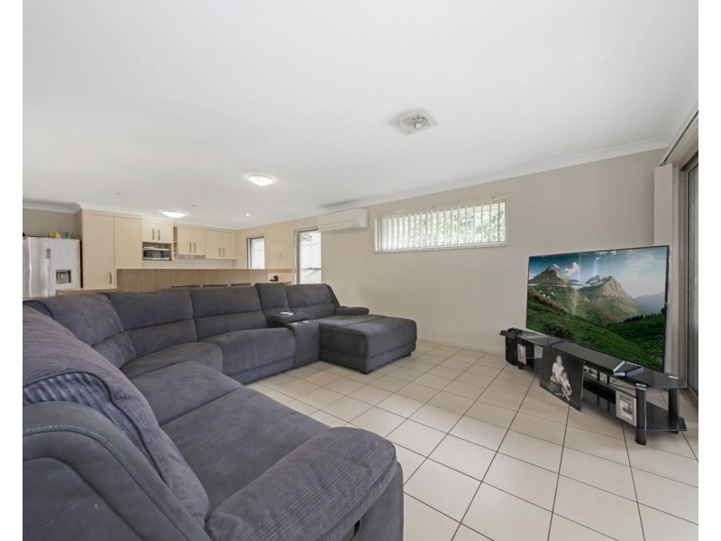4 Daphne Place, Wakerley QLD 4154