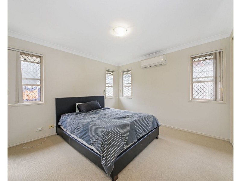 4 Daphne Place, Wakerley QLD 4154