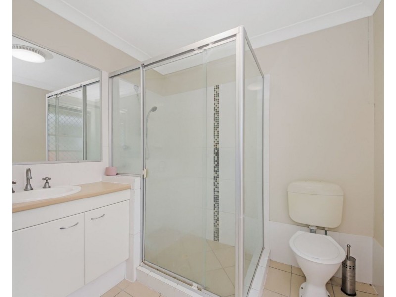 4 Daphne Place, Wakerley QLD 4154