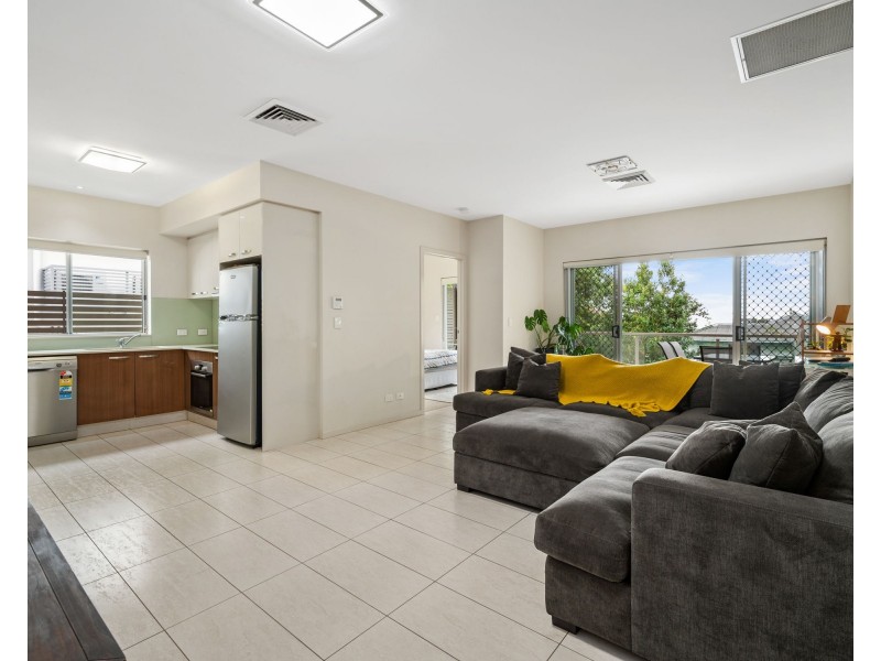 2/9 Zenith Avenue, Chermside QLD 4032