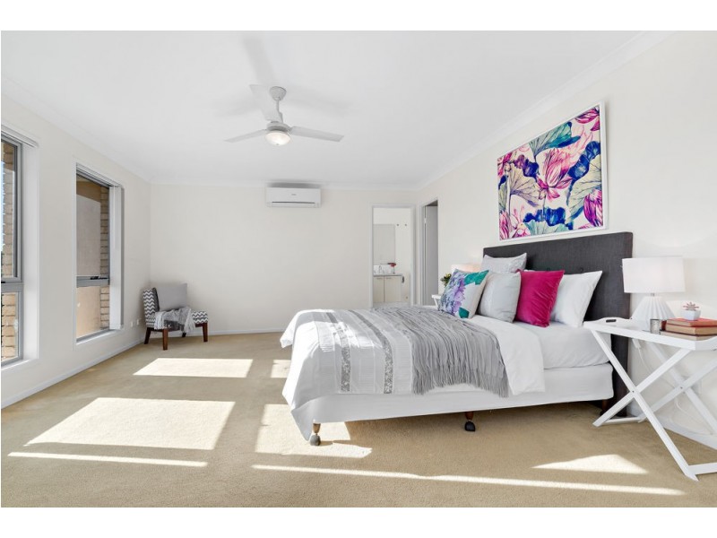 18 Whitsunday Place, Redland Bay QLD 4165