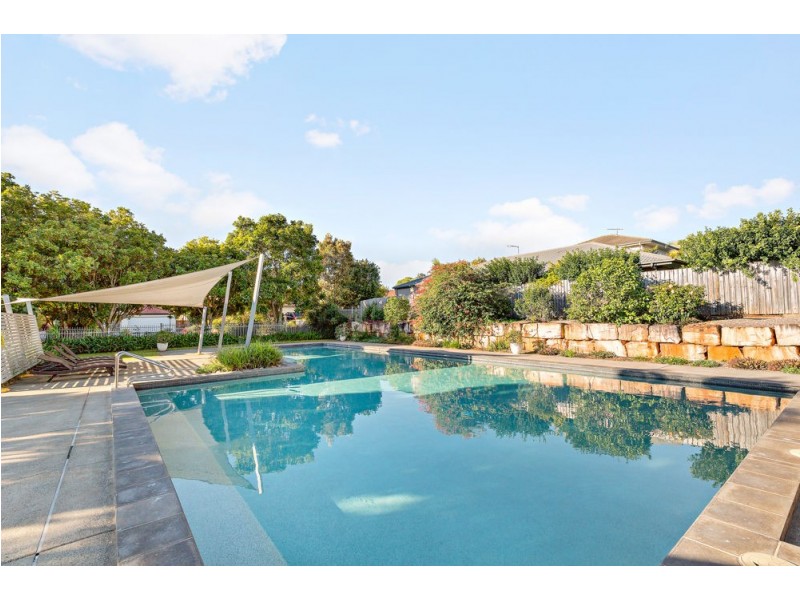 18 Whitsunday Place, Redland Bay QLD 4165