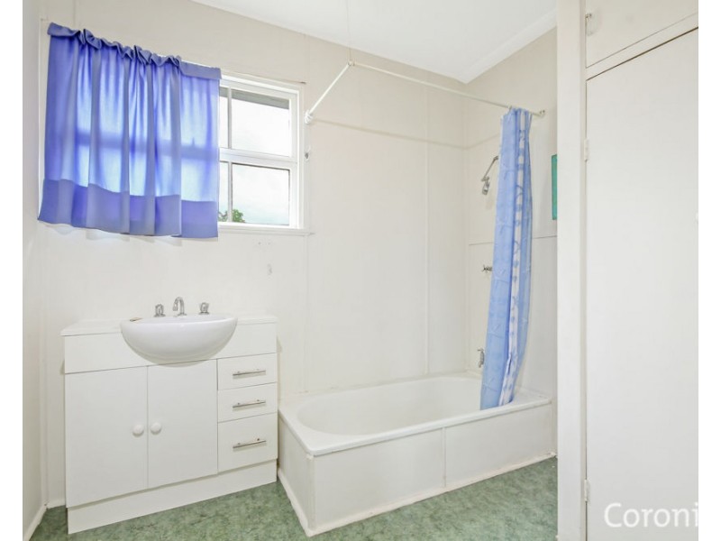19 Ingleston St, Wynnum West QLD 4178
