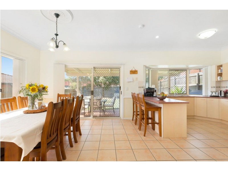 10 Simpson Way, Forest Lake QLD 4078
