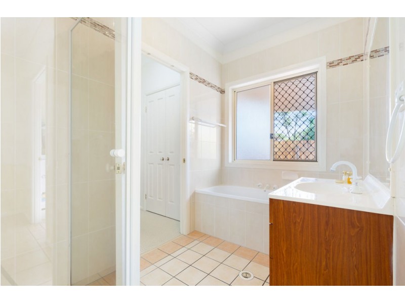 10 Simpson Way, Forest Lake QLD 4078