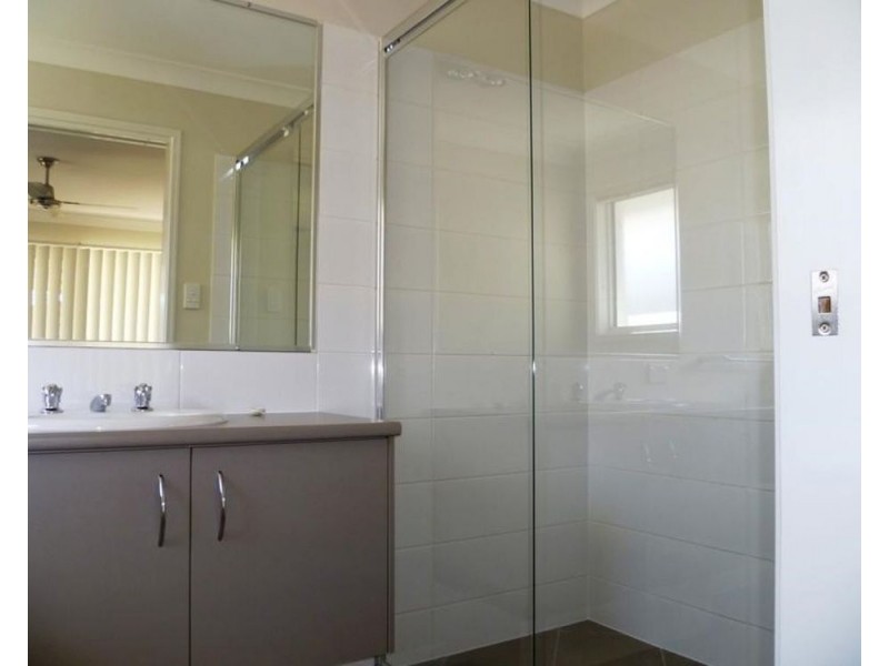 22 Bailey Street, Wakerley QLD 4154
