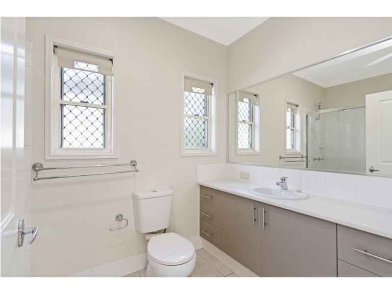 54 The Promenade, Camp Hill QLD 4152