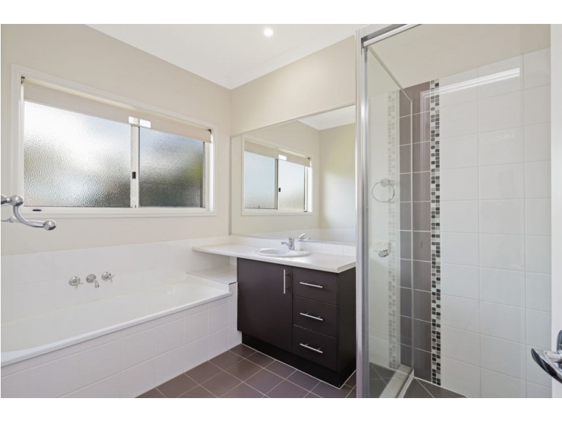 54 The Promenade, Camp Hill QLD 4152