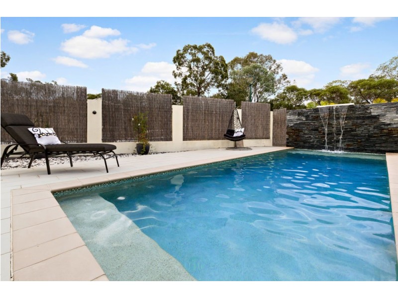 24 Friend Street, Wakerley QLD 4154