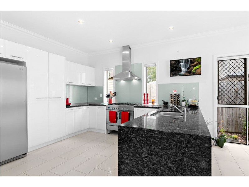 24 Friend Street, Wakerley QLD 4154
