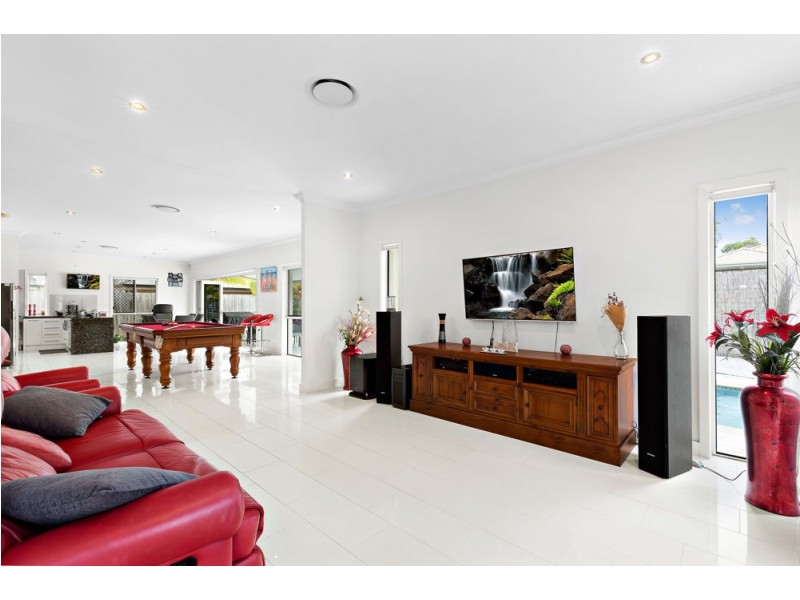 24 Friend Street, Wakerley QLD 4154