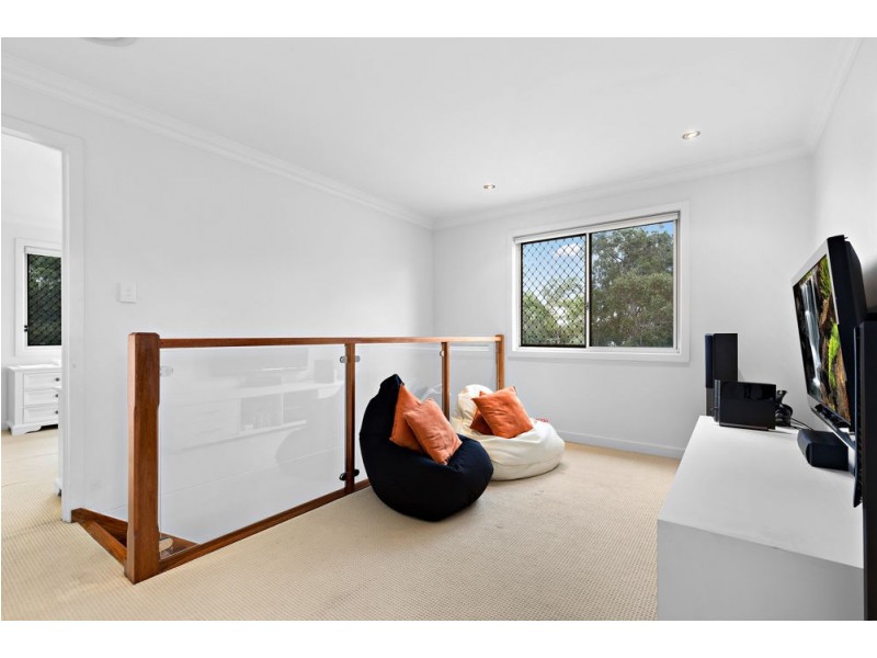 24 Friend Street, Wakerley QLD 4154