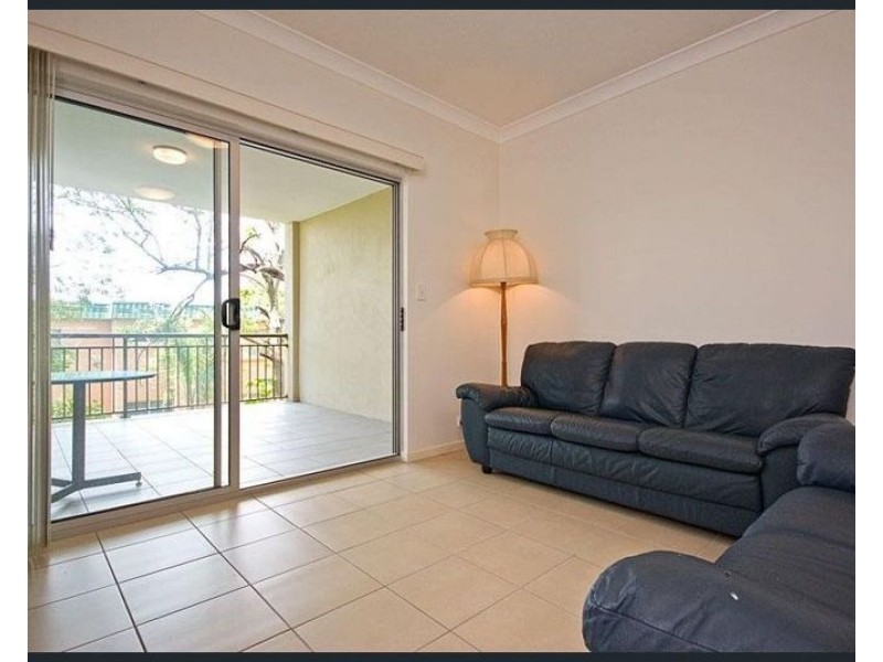2/298 Cavendish Rd, Coorparoo QLD 4151