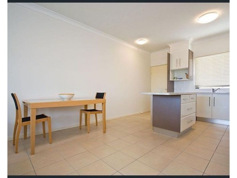 2/298 Cavendish Rd, Coorparoo QLD 4151