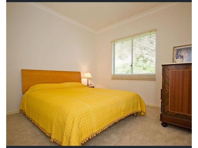 2/298 Cavendish Rd, Coorparoo QLD 4151