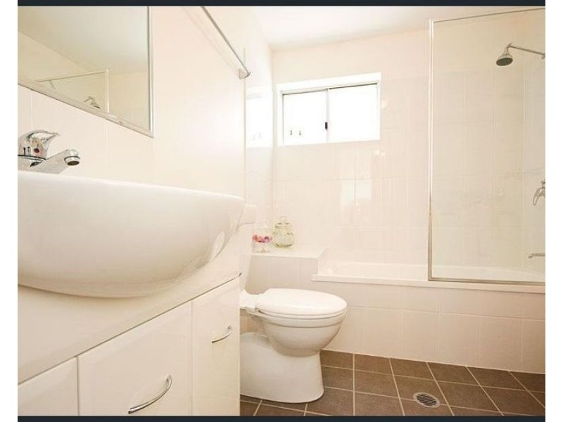 2/298 Cavendish Rd, Coorparoo QLD 4151