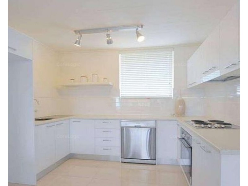 2/241 Cavendish Road, Coorparoo QLD 4151