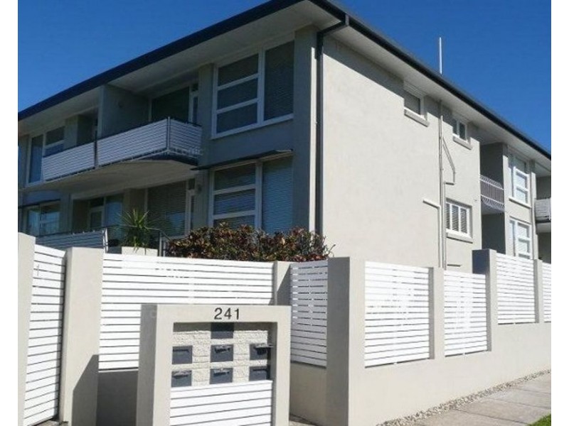 2/241 Cavendish Road, Coorparoo QLD 4151