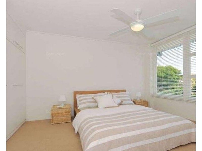 2/241 Cavendish Road, Coorparoo QLD 4151