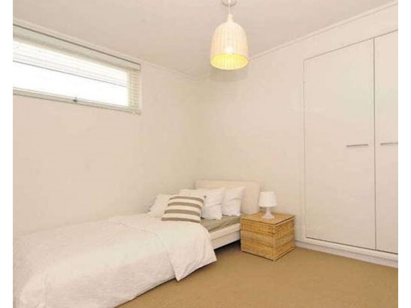 2/241 Cavendish Road, Coorparoo QLD 4151