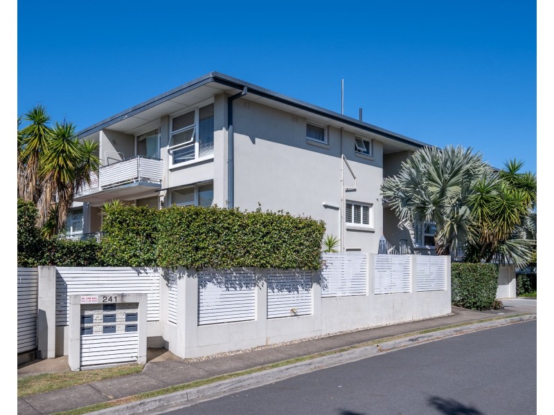 4/241 Cavendish Road, Coorparoo QLD 4151