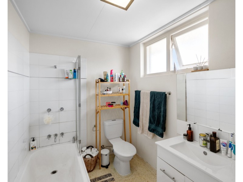 4/241 Cavendish Road, Coorparoo QLD 4151