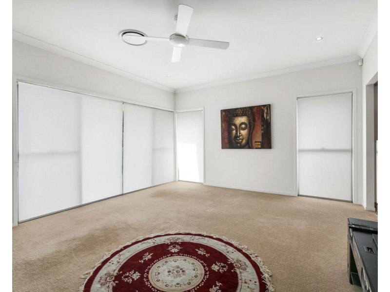 8 Thomson Place, Wakerley QLD 4154