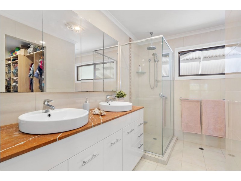 1 Andalucia Court, Wishart QLD 4122