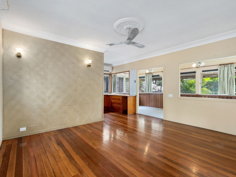 24 McIlwraith Avenue, Balmoral QLD 4171