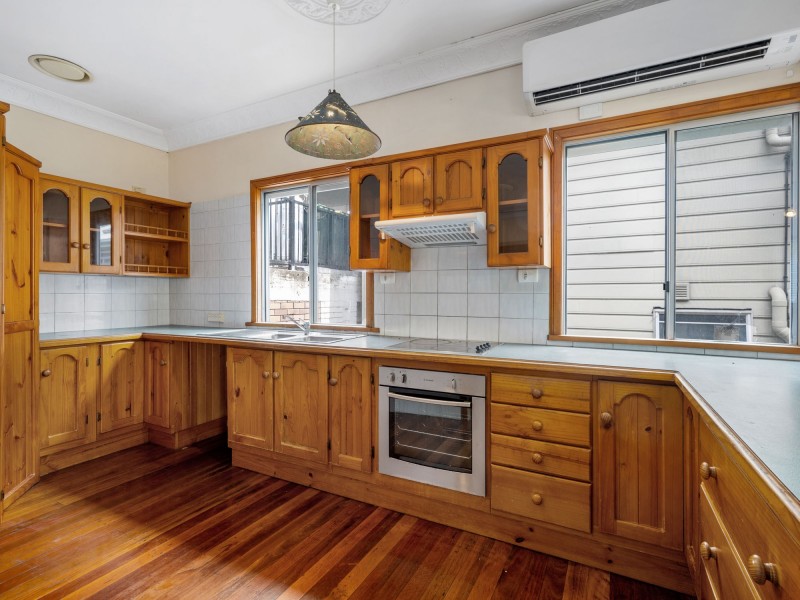 24 McIlwraith Avenue, Balmoral QLD 4171