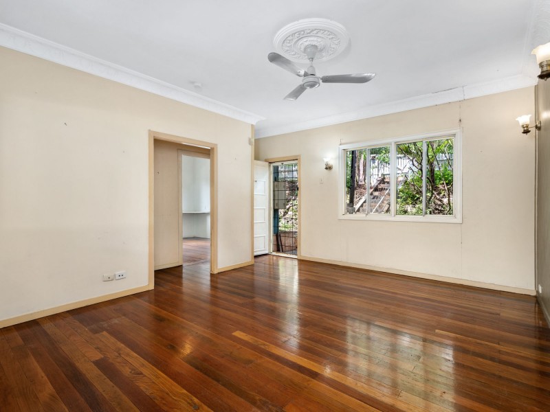 24 McIlwraith Avenue, Balmoral QLD 4171