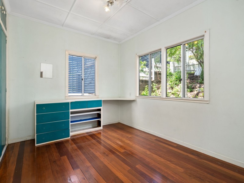 24 McIlwraith Avenue, Balmoral QLD 4171