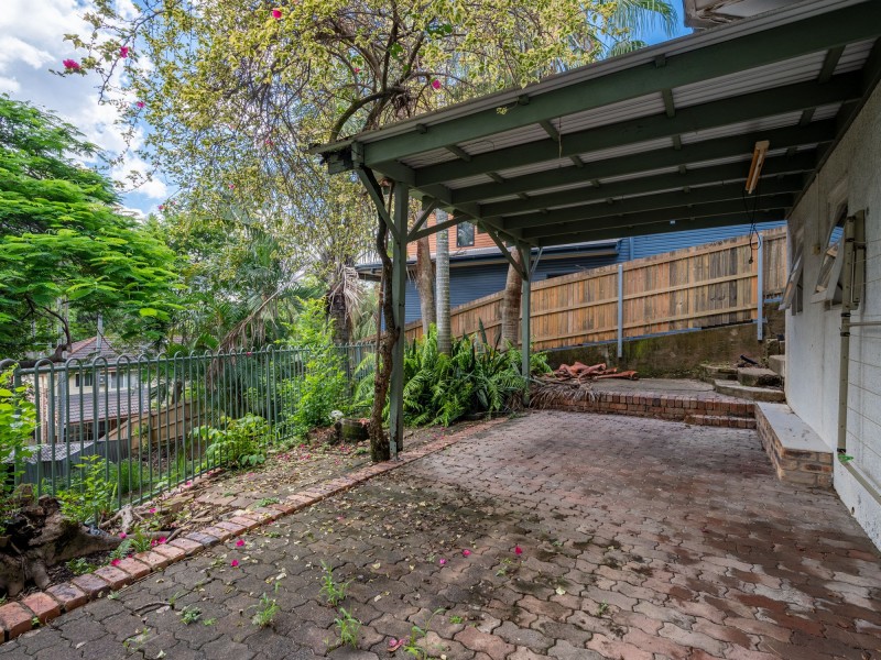 24 McIlwraith Avenue, Balmoral QLD 4171