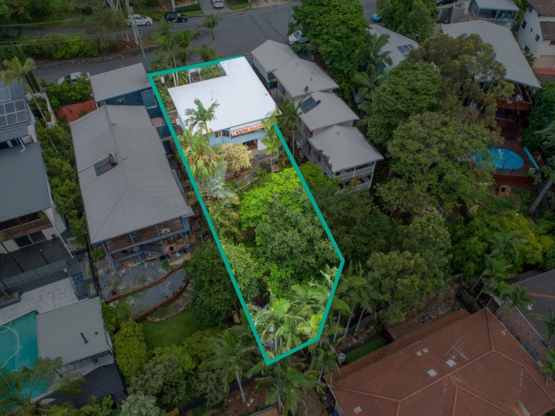 24 McIlwraith Avenue, Balmoral QLD 4171