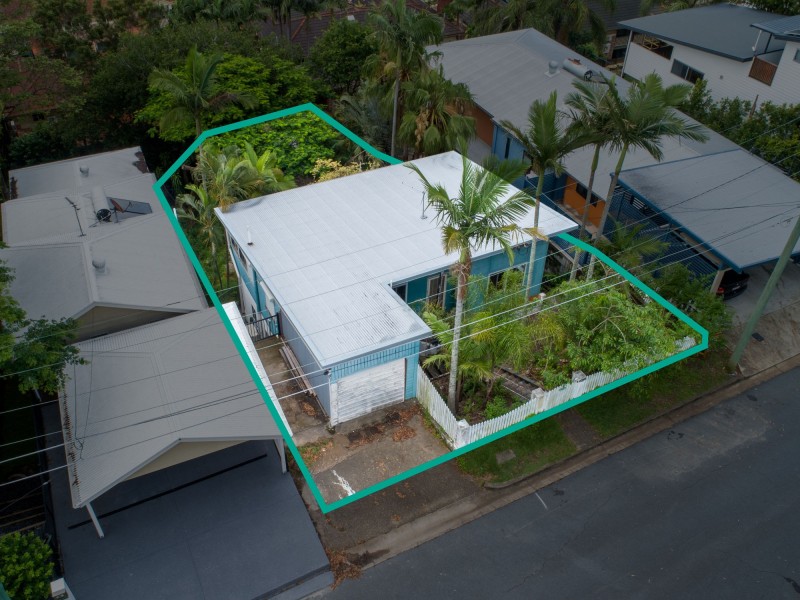 24 McIlwraith Avenue, Balmoral QLD 4171