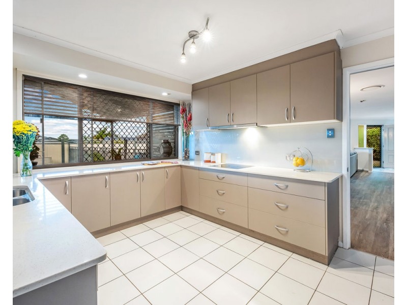 2 Madrid Court, Wishart QLD 4122