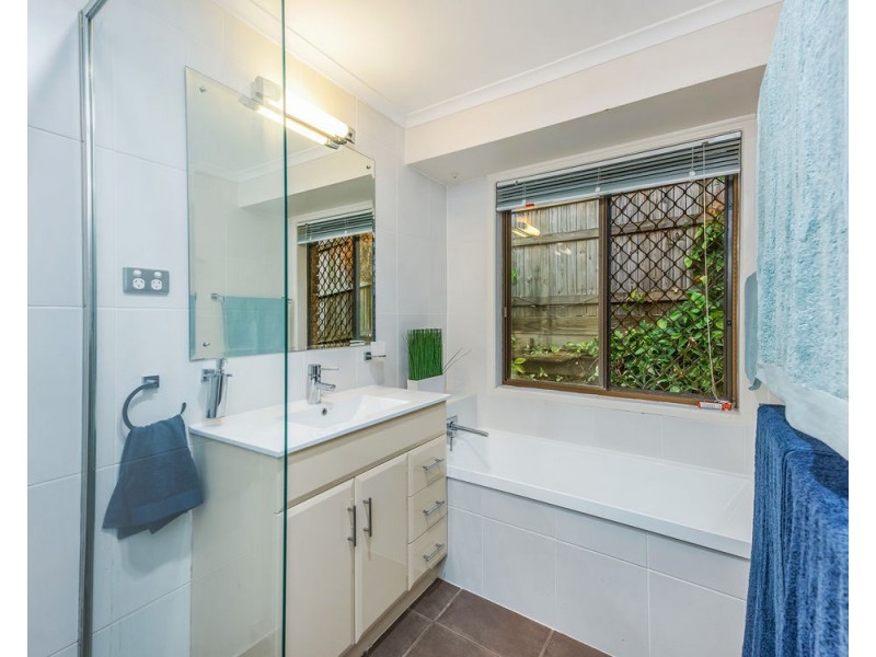 2 Madrid Court, Wishart QLD 4122