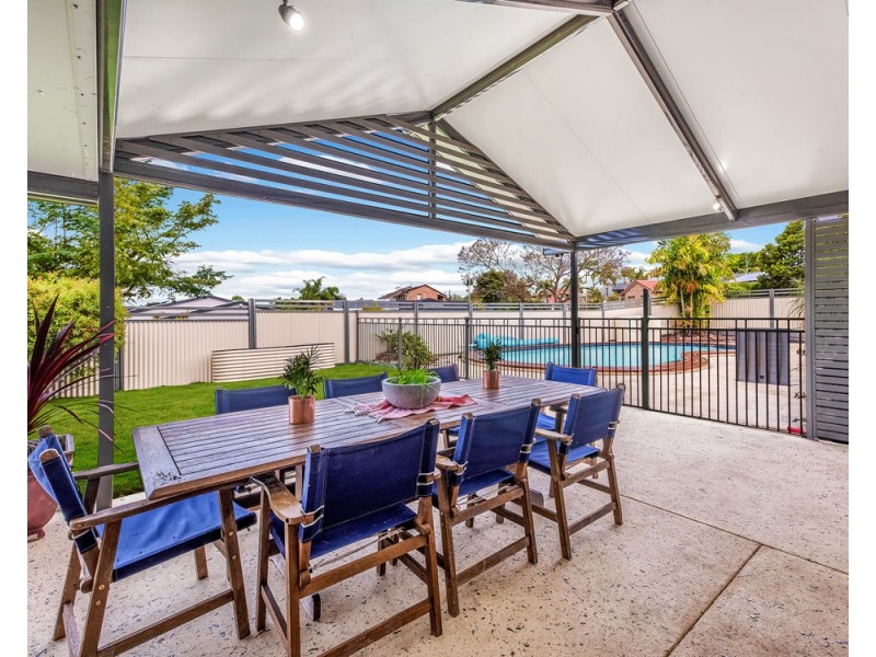 2 Madrid Court, Wishart QLD 4122