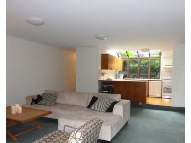 2/8 Pampling St, Camp Hill QLD 4152