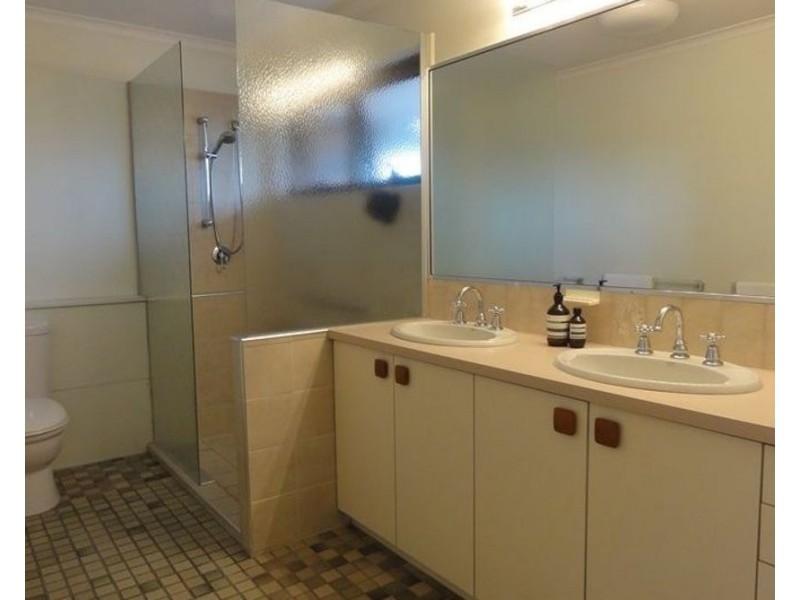 2/8 Pampling St, Camp Hill QLD 4152