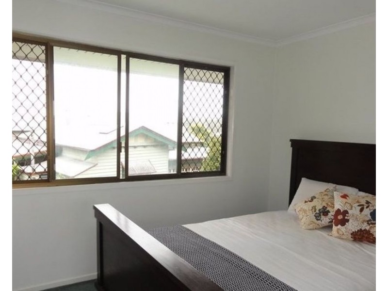 2/8 Pampling St, Camp Hill QLD 4152