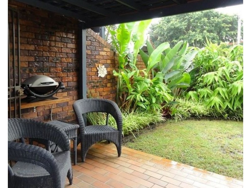 2/8 Pampling St, Camp Hill QLD 4152