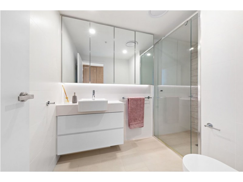 1046/123 Cavendish Road, Coorparoo QLD 4151