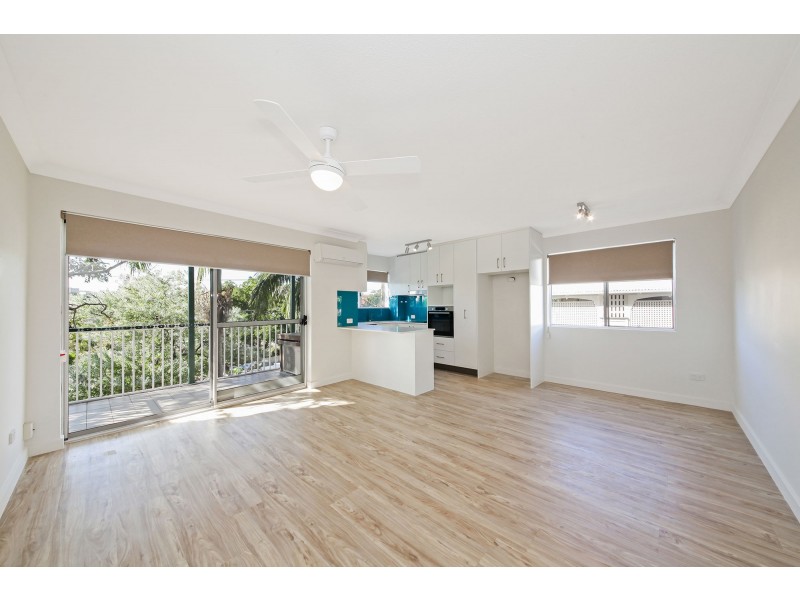 3/34 Pembroke Rd, Coorparoo QLD 4151