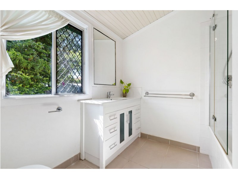 69 Bernecker Street, Carina QLD 4152