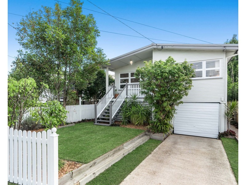 54 Gordon Parade, Manly QLD 4179