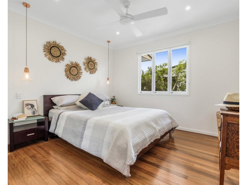 54 Gordon Parade, Manly QLD 4179
