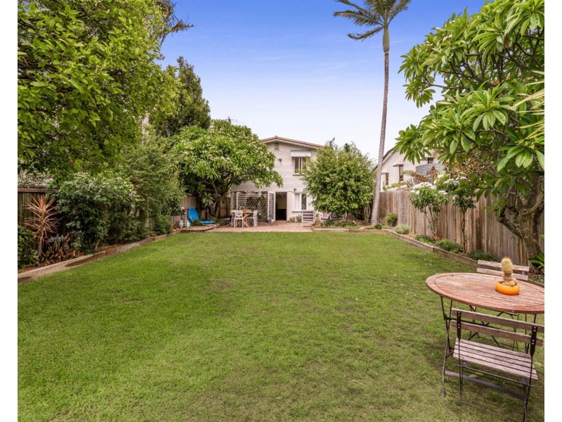 54 Gordon Parade, Manly QLD 4179