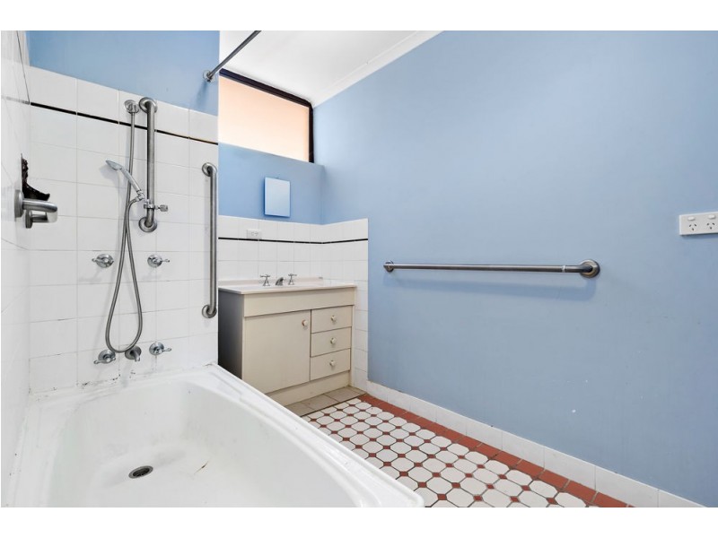 2/5 Wickham Street, Morningside QLD 4170