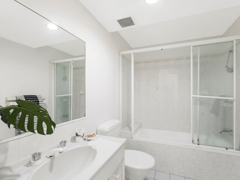 1/73 Pembroke Road, Coorparoo QLD 4151